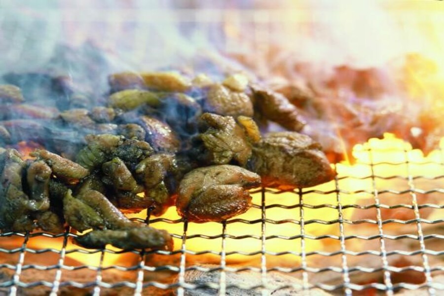 郷土料理として地元で愛される鶏炭火焼き