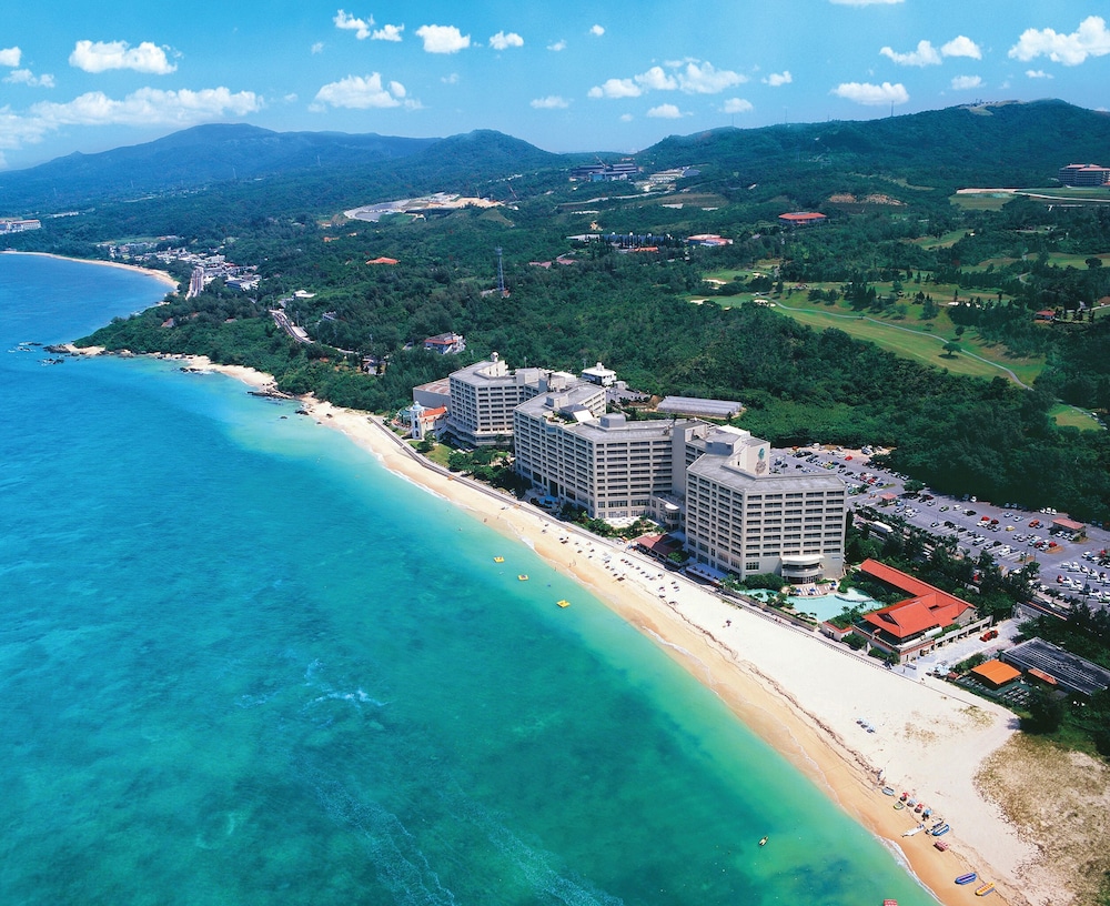 《セール開催中の沖縄旅行・沖縄ツアー》沖縄で大人気のホテル、リザンシーパークホテル谷茶ベイ