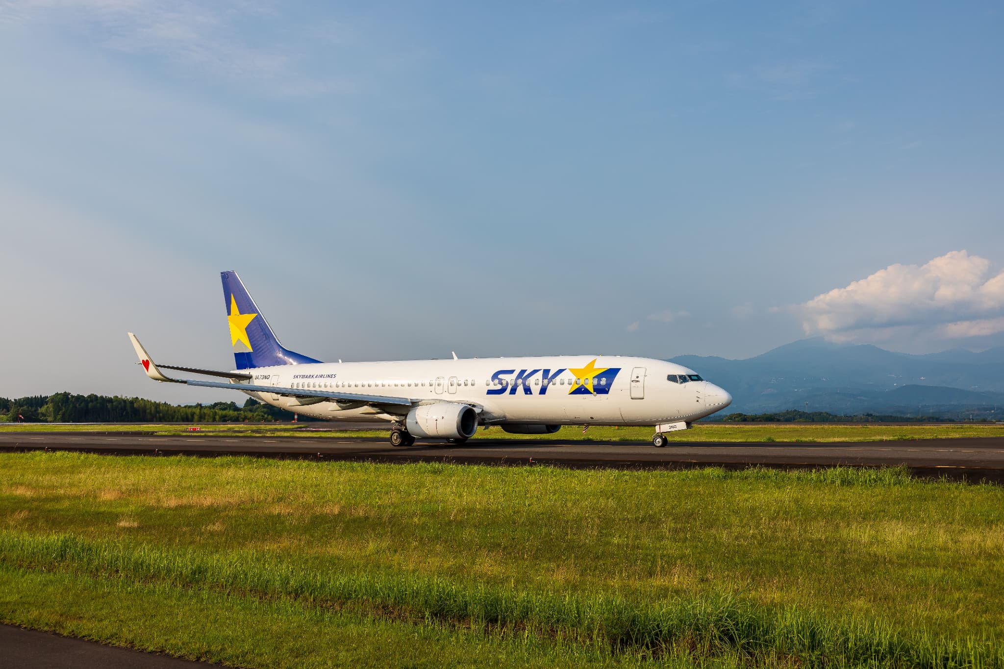 スカイマークはなぜ人気？LCC・ANA・JALとの違いとお得に利用する方法